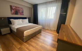 The Royals Hotel